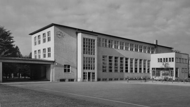 Schule Hofacker, Schulhaus von Hermann Herter, Ansicht von Osten, 1938, Baugeschichtlichtes Archiv Zürich