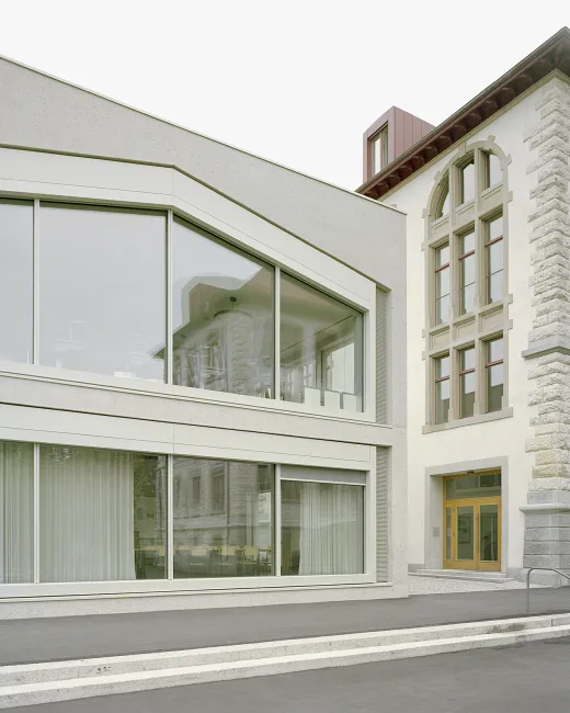 Ansicht Ersatzneubau Schule Hofacker (2021) mit Wehrlibau (erbaut 1898), Foto: Rasmus Norlander